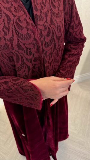 Alternative view of Half velvet half lace